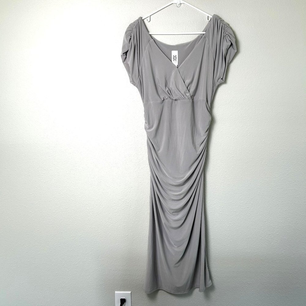 M by Marc Bouwer Dress Womens Size M Gray Taupe Ruched Stretch Short Sleeves